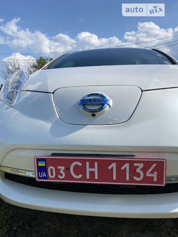 Хэтчбек Nissan Leaf 2013 в Буске