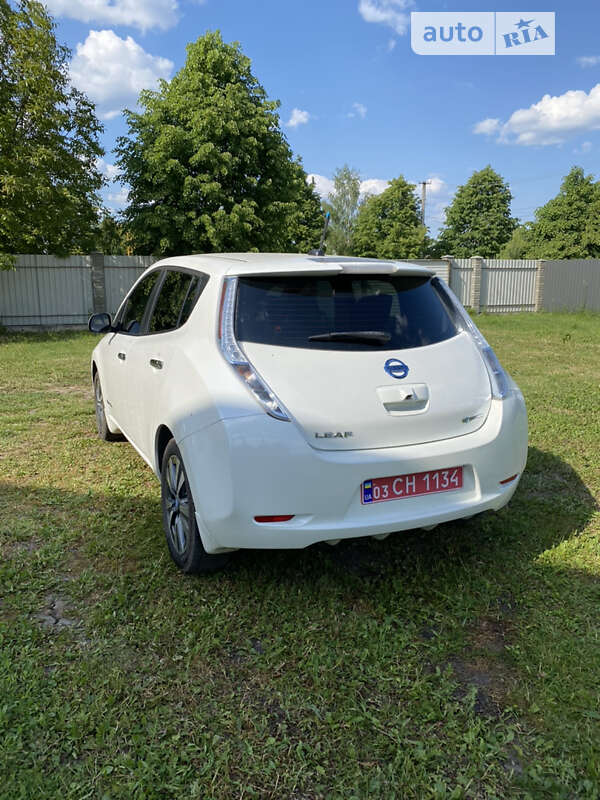 Хэтчбек Nissan Leaf 2013 в Буске