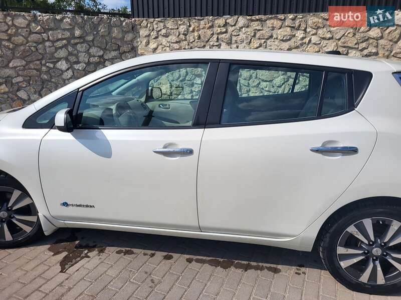 Хетчбек Nissan Leaf 2015 в Тернополі