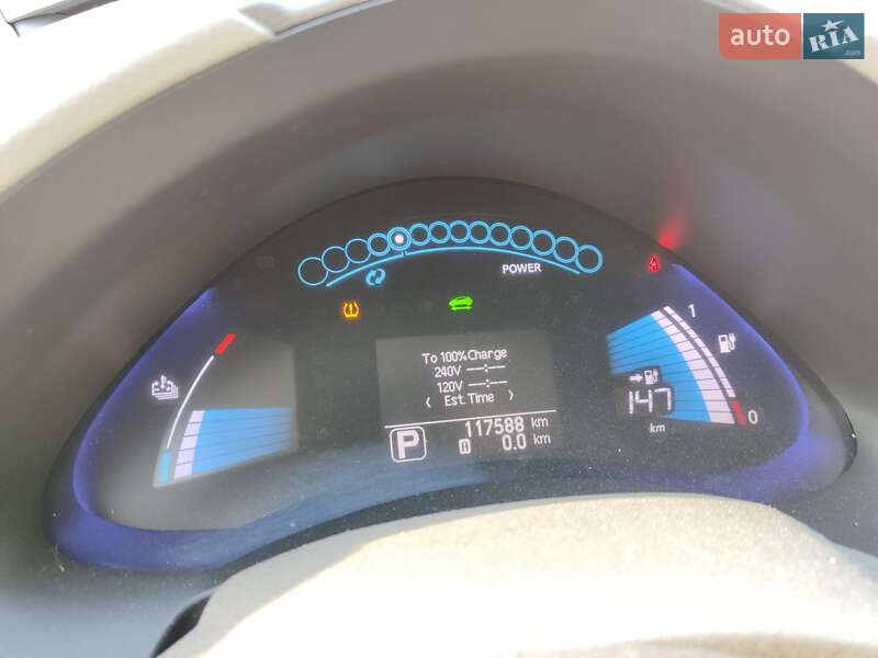 Хетчбек Nissan Leaf 2011 в 