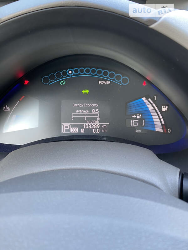 Хэтчбек Nissan Leaf 2013 в Буске