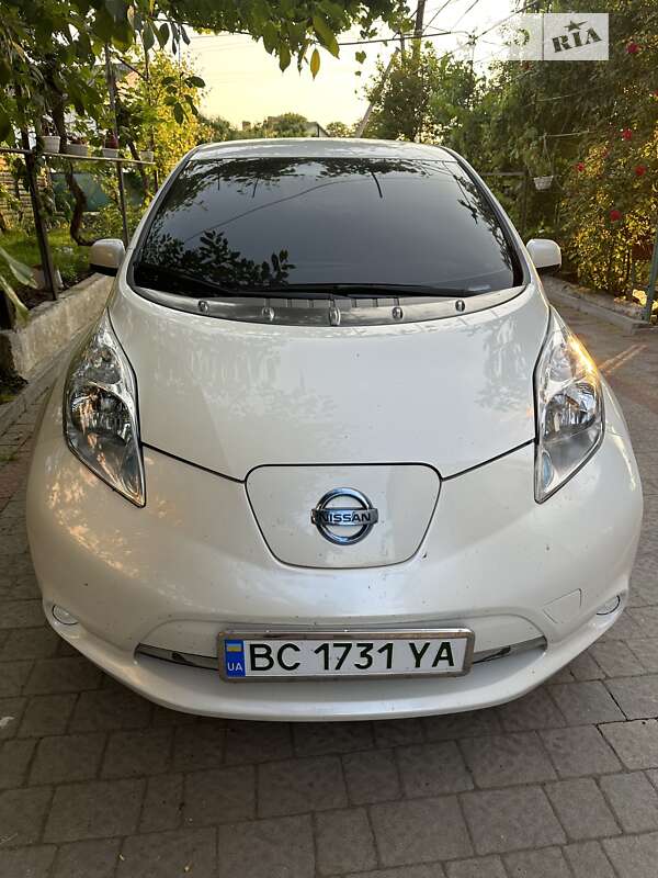 Хэтчбек Nissan Leaf 2015 в Львове