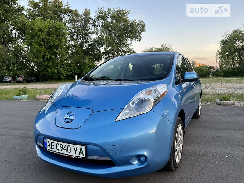 Хэтчбек Nissan Leaf 2014 в Днепре