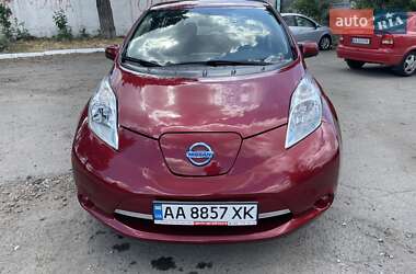 Хэтчбек Nissan Leaf 2015 в 