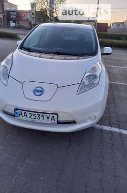 Хетчбек Nissan Leaf 2015 в Житомирі