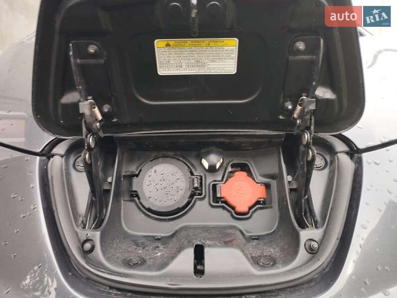 Хэтчбек Nissan Leaf 2013 в Нововолынске