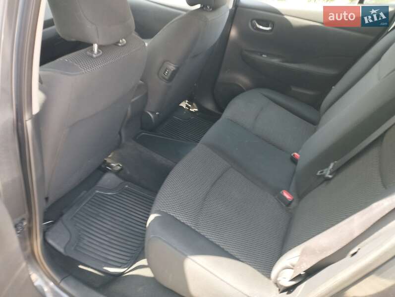 Хэтчбек Nissan Leaf 2013 в Нововолынске