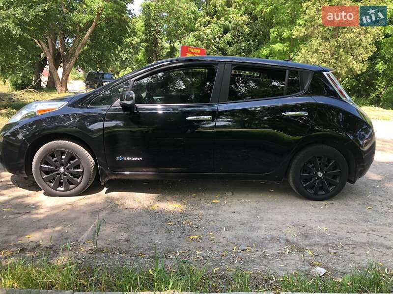 Хэтчбек Nissan Leaf 2014 в Львове