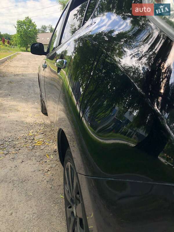 Хэтчбек Nissan Leaf 2014 в Львове