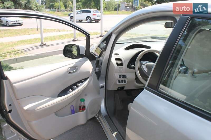 Хэтчбек Nissan Leaf 2011 в Лозовой