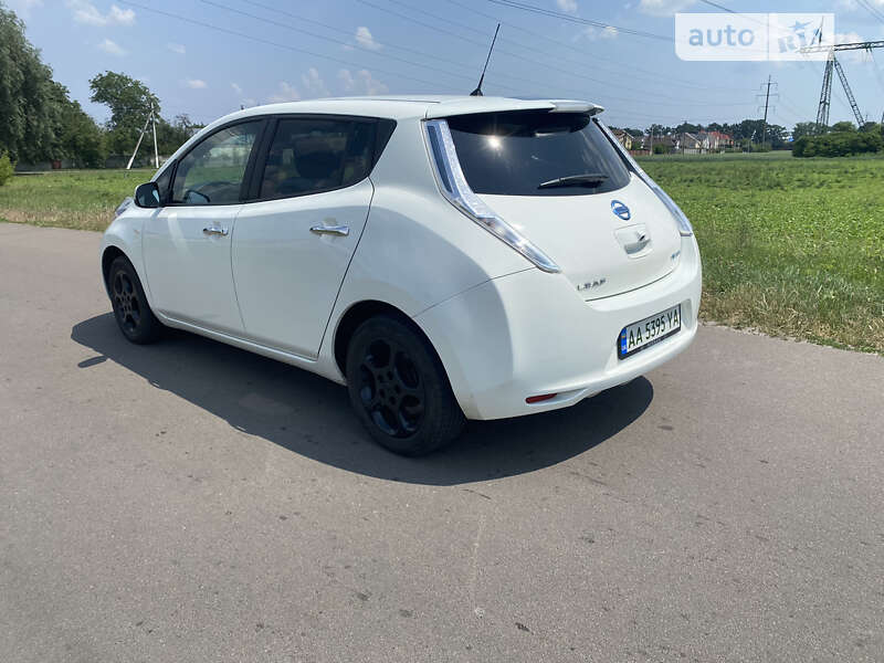 Хэтчбек Nissan Leaf 2016 в Киеве