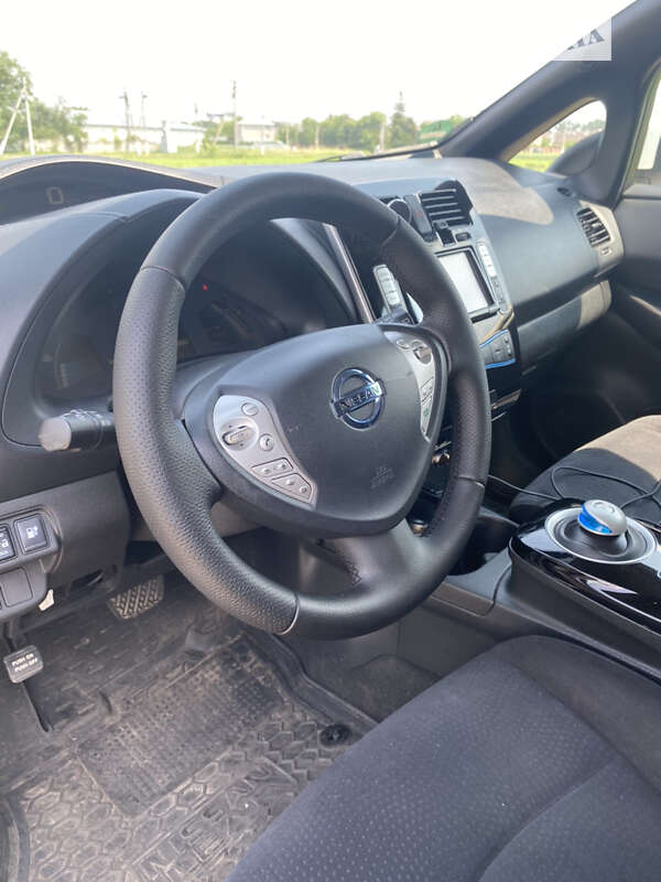 Хэтчбек Nissan Leaf 2016 в Киеве