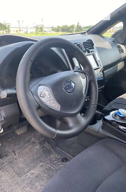 Хэтчбек Nissan Leaf 2016 в 