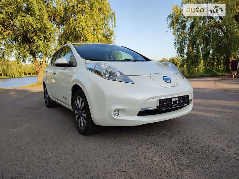 Хетчбек Nissan Leaf 2016 в Рівному