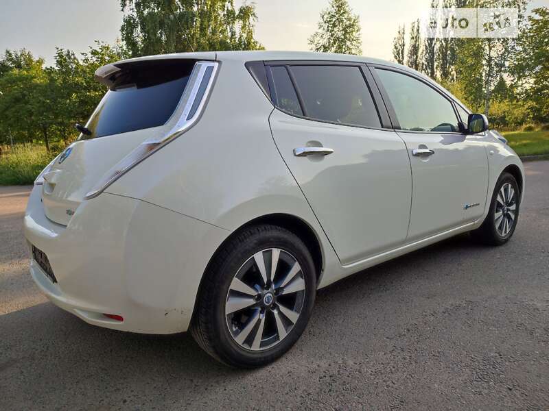Хетчбек Nissan Leaf 2016 в Рівному