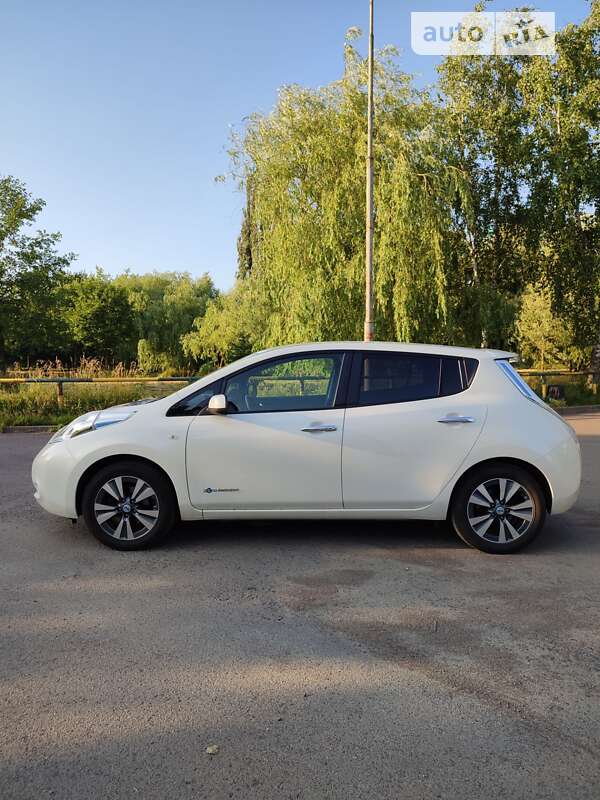 Хетчбек Nissan Leaf 2016 в Рівному