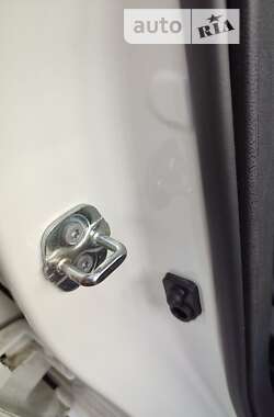 Хэтчбек Nissan Leaf 2016 в 