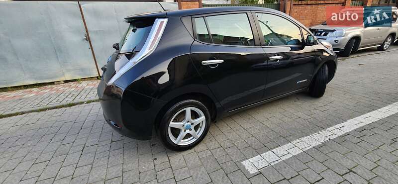 Хэтчбек Nissan Leaf 2014 в Львове