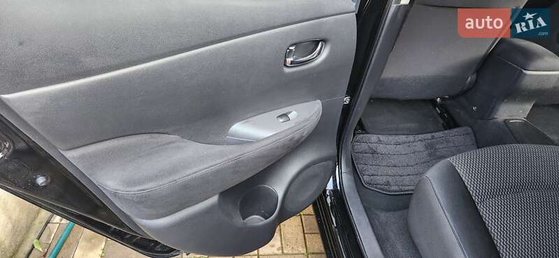 Хэтчбек Nissan Leaf 2014 в Львове