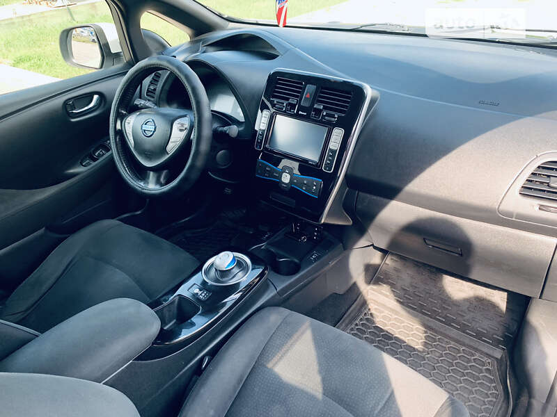 Хэтчбек Nissan Leaf 2013 в Полтаве