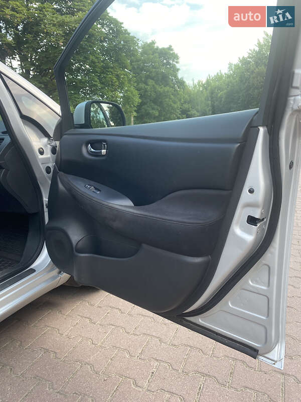 Хэтчбек Nissan Leaf 2017 в Миргороде