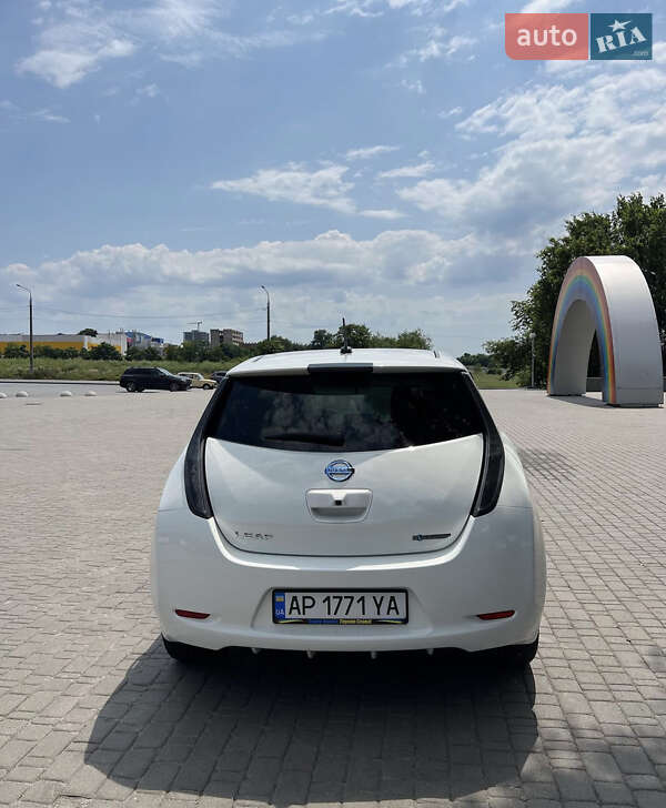 Хэтчбек Nissan Leaf 2016 в Днепре