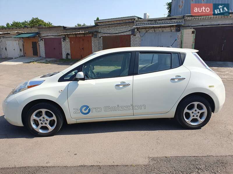 Хетчбек Nissan Leaf 2011 в Миколаєві
