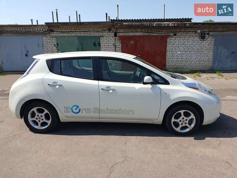 Хетчбек Nissan Leaf 2011 в Миколаєві