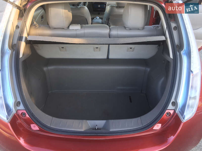 Хэтчбек Nissan Leaf 2013 в Киеве