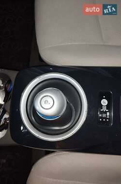 Хэтчбек Nissan Leaf 2012 в 