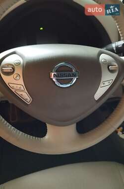 Хэтчбек Nissan Leaf 2012 в 