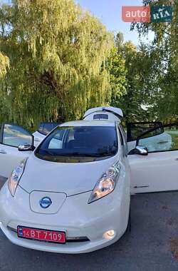 Хетчбек Nissan Leaf 2014 в 