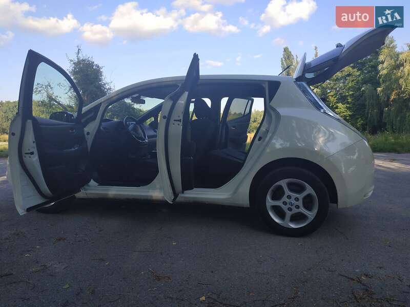 Хетчбек Nissan Leaf 2013 в Житомирі