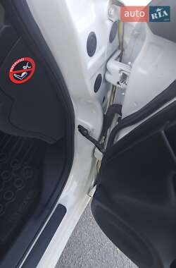Хетчбек Nissan Leaf 2014 в 