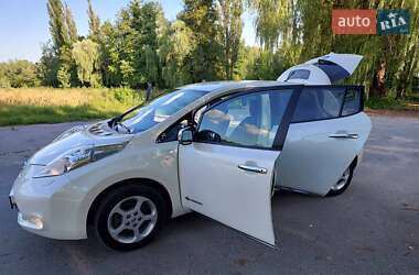 Хетчбек Nissan Leaf 2014 в 