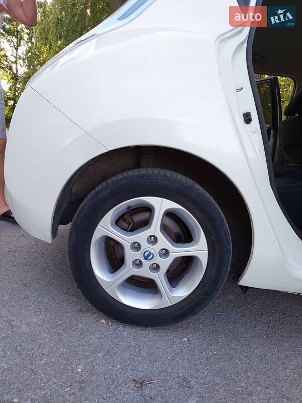 Хетчбек Nissan Leaf 2013 в Житомирі