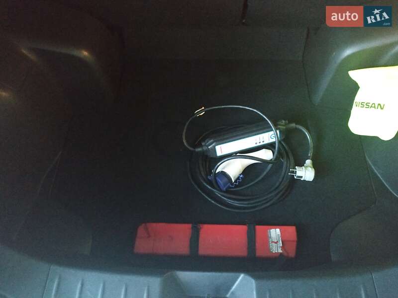 Хетчбек Nissan Leaf 2013 в Житомирі