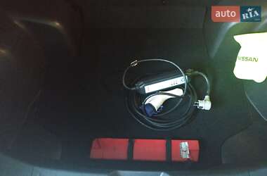 Хетчбек Nissan Leaf 2014 в 