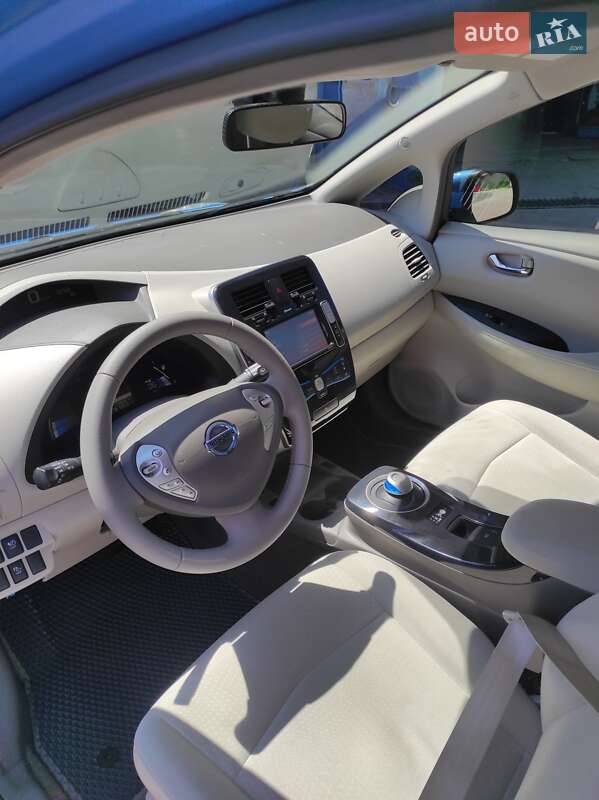 Хэтчбек Nissan Leaf 2011 в Коломые