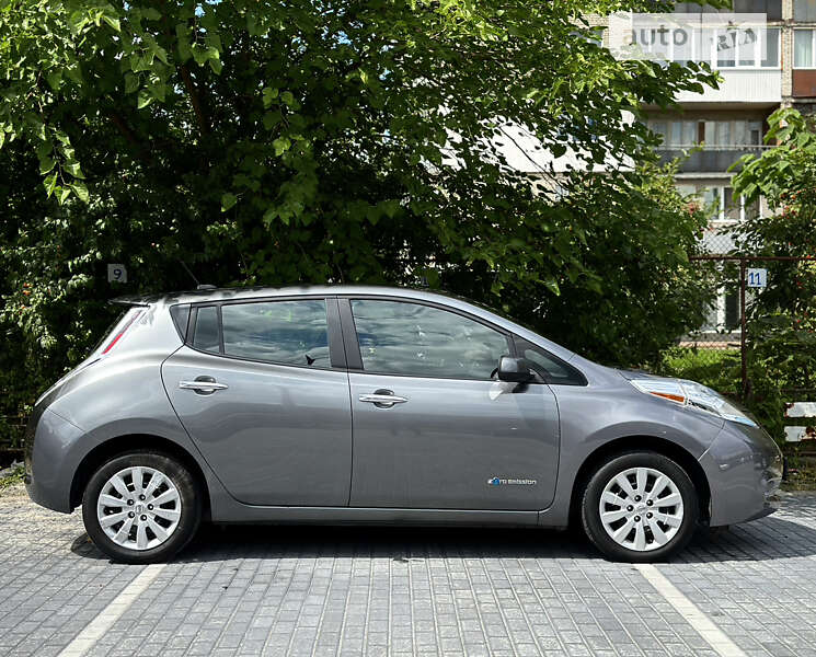Хэтчбек Nissan Leaf 2015 в Львове