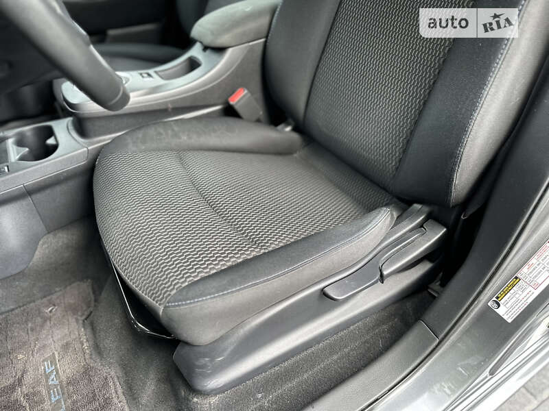 Хэтчбек Nissan Leaf 2015 в Львове