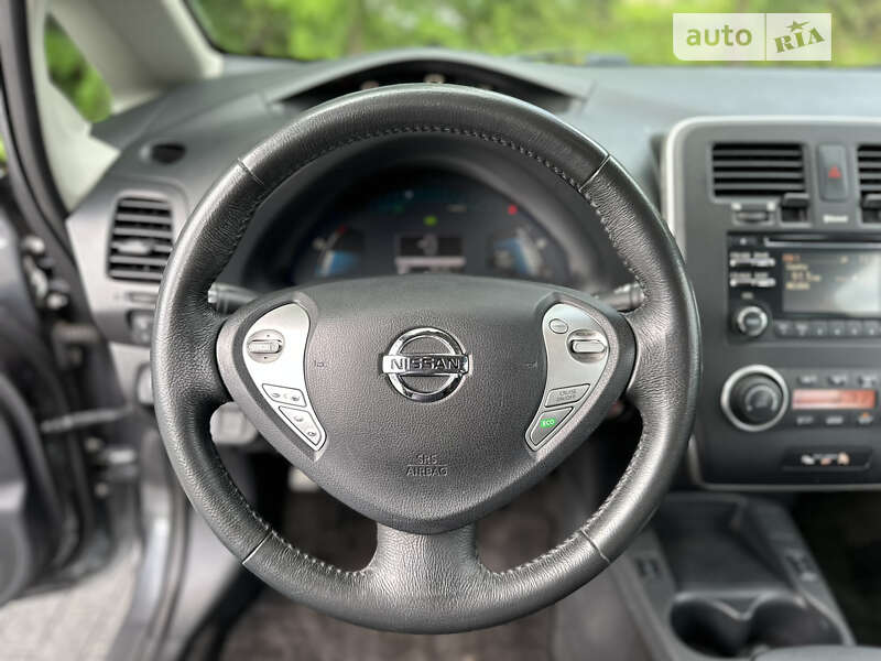 Хэтчбек Nissan Leaf 2015 в Львове