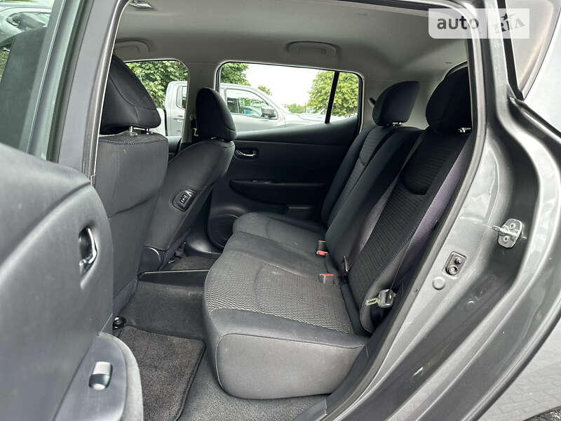 Хэтчбек Nissan Leaf 2015 в Львове