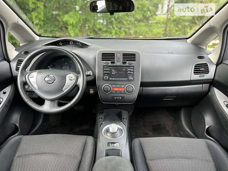 Хэтчбек Nissan Leaf 2015 в Львове