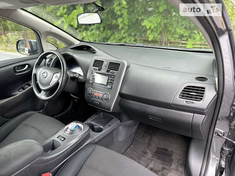 Хэтчбек Nissan Leaf 2015 в Львове