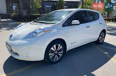 Хэтчбек Nissan Leaf 2014 в 