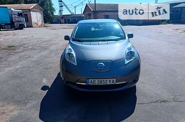 Хэтчбек Nissan Leaf 2016 в 
