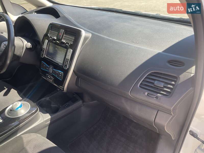 Хэтчбек Nissan Leaf 2015 в Каменском