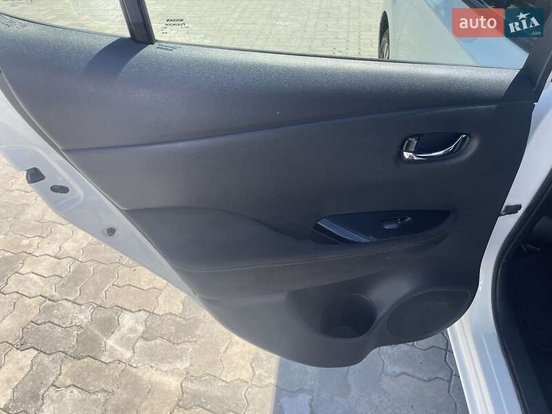 Хэтчбек Nissan Leaf 2015 в Каменском