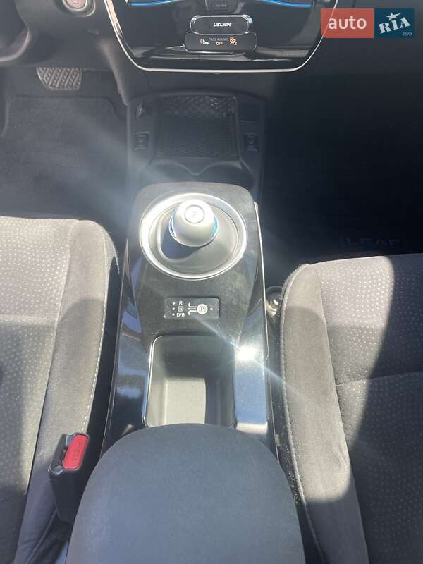 Хэтчбек Nissan Leaf 2015 в Каменском